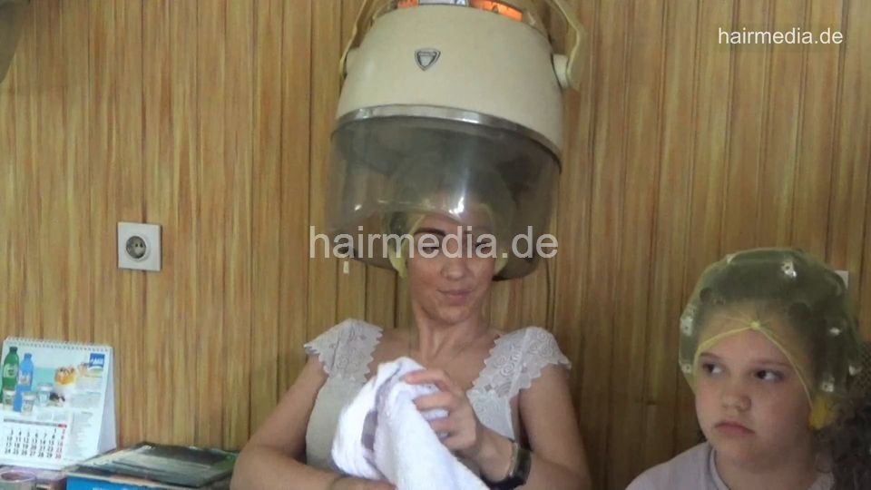 6221 Ana Family: Mom Ana shampoo by barber vintage wetset blonde hair
