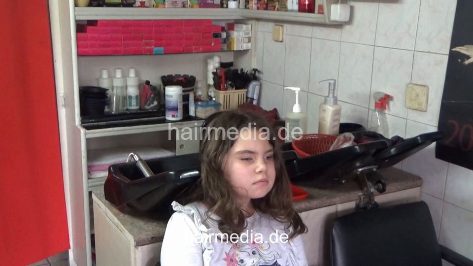 6229 AnastasiaM young girl shampoo and metal rollers wetset