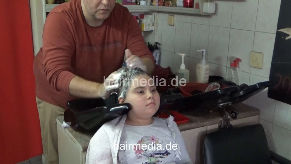6229 AnastasiaM young girl shampoo and metal rollers wetset