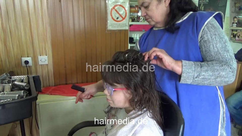 6229 AnastasiaM young girl shampoo and metal rollers wetset