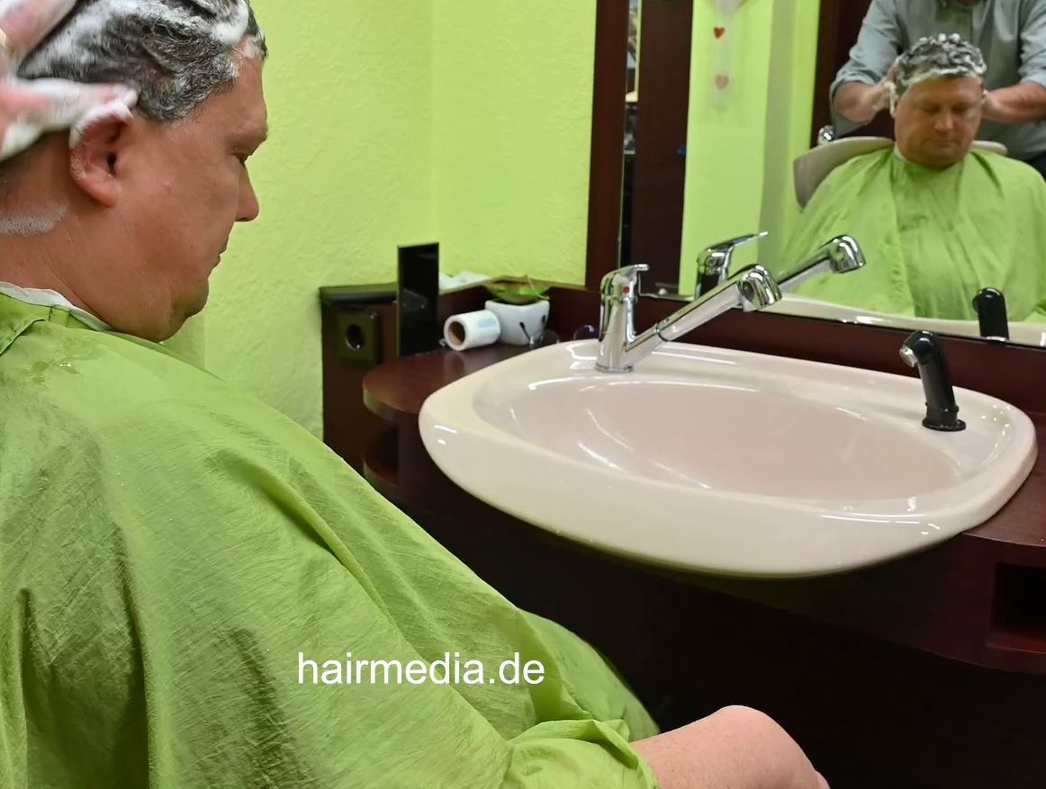 2304 AndreasL, upright shampooing, buzzcut, blow