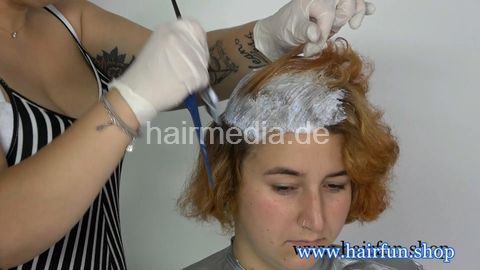 Angelina Tag 1 - Angie blondieren