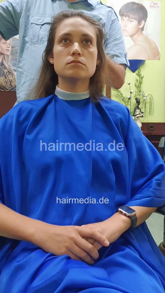 2303 AnjaHa by salonbarber shampooing trim and blow thinhair - vertical video