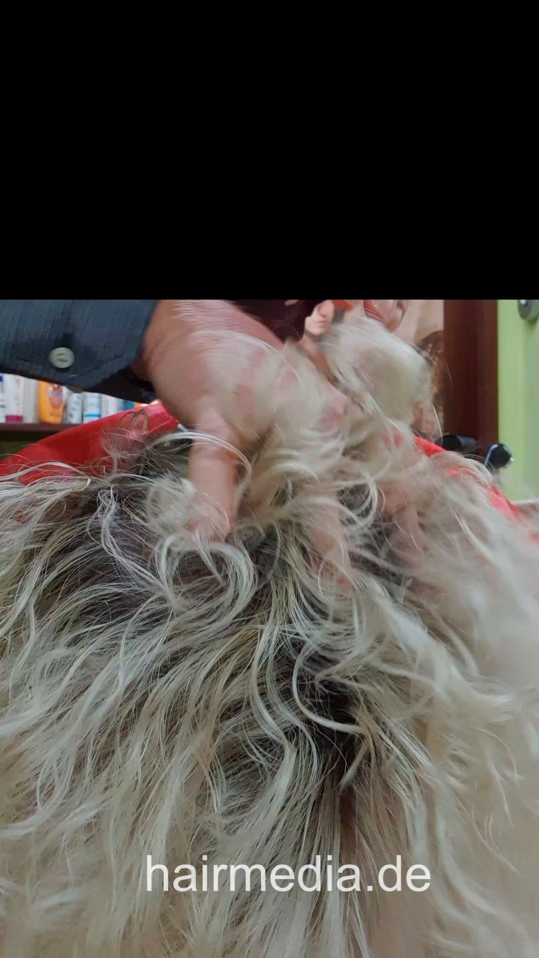 2303 new barberette Anna 1 forward shampooing by barber facecam