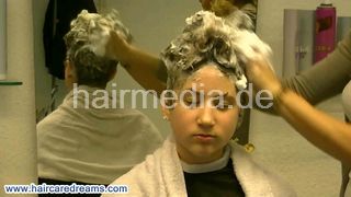 80216 Antoinet young girl upright shampoo by Grazia in salon