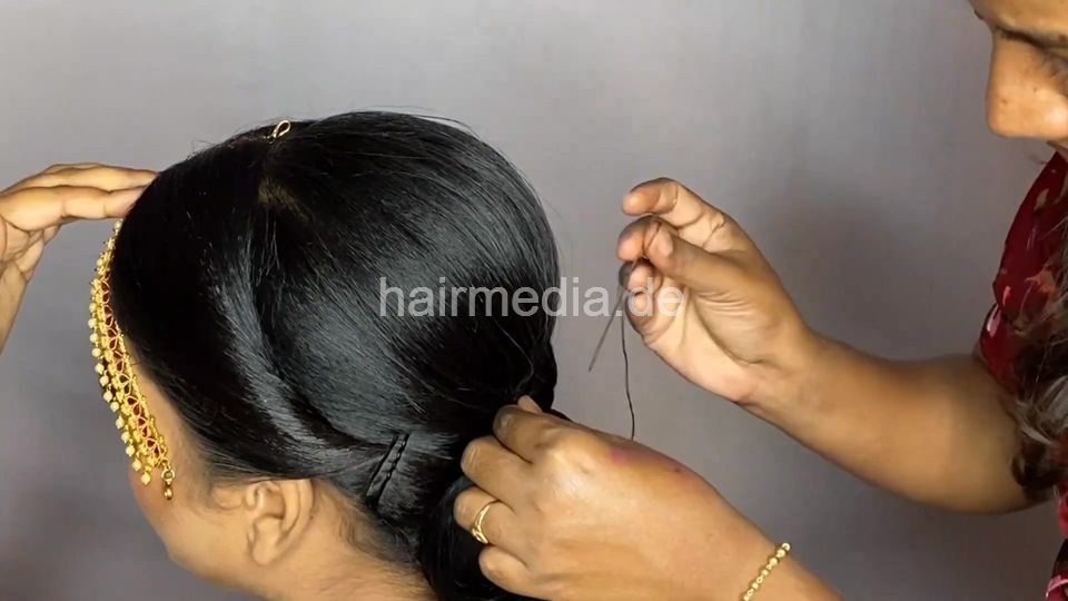 9149 Beautiful Bride Riddham Bun Hairstyle For Her Wedding