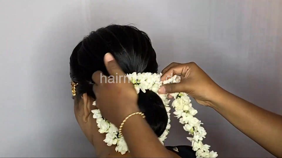 9149 Beautiful Bride Riddham Bun Hairstyle For Her Wedding