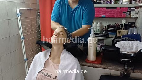 6233 Autumn Girls chewing Bojana teen haircut shampoo by barber, haircut and wetset by barberette