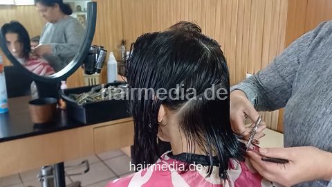 6233 Autumn Girls chewing Bojana teen haircut shampoo by barber, haircut and wetset by barberette