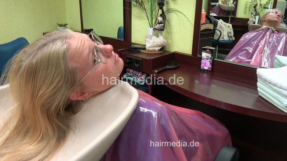 6222 Chiara 1 by barber and student backward shampooing multicape