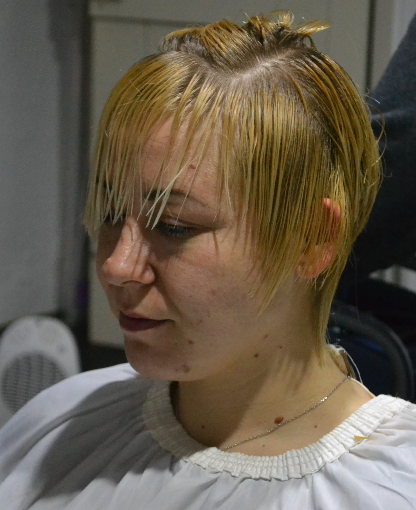 09218 Claudia haircut