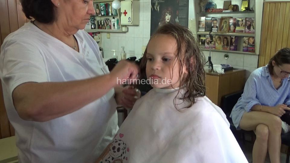 6229 DinaP kid shampoo, haircut, blowdry mom controlled