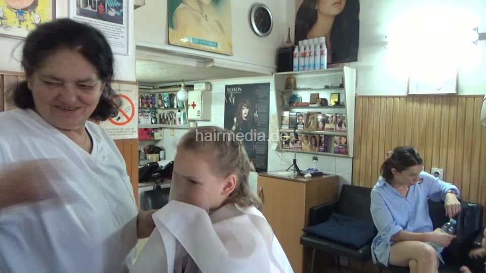 6229 DinaP kid shampoo, haircut, blowdry mom controlled