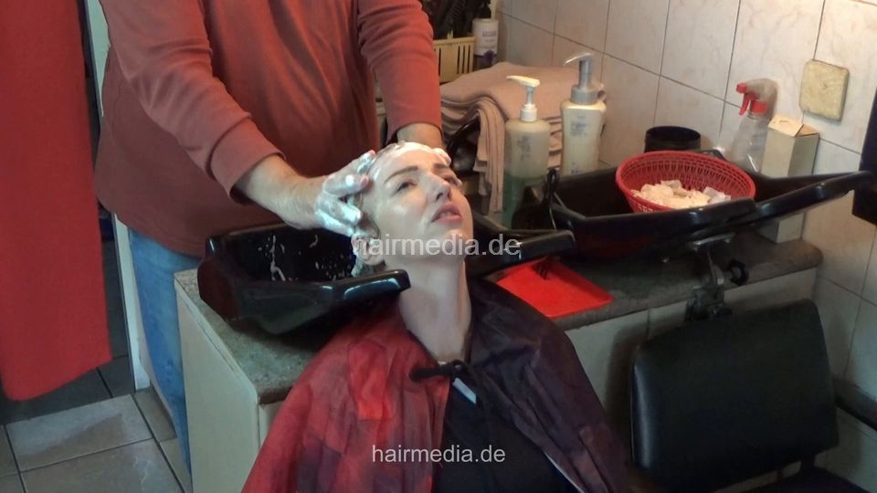 Spring Arising - IvanaVH - Color, shampoo, wetset. Model with very thin hair, shampooed by barber