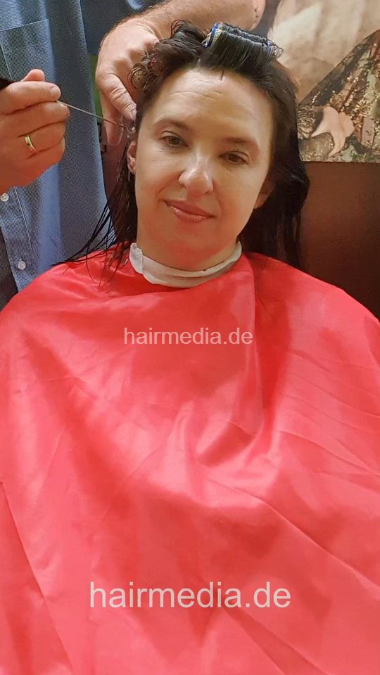 JuliaSchm 2 wetset mature lady by barber, metalrollers, hairnet - facecam