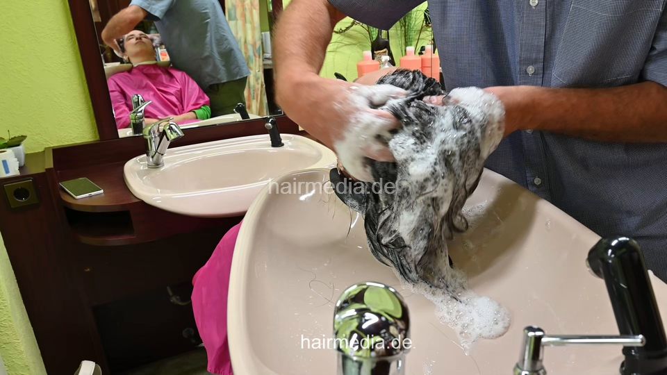 JuliaSchm backward session 1 shampoo mature lady by barber