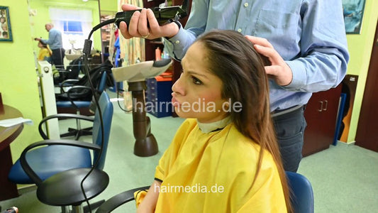 2306 AlexaK by salonbarber 1 dry hair cut in tie closure cape