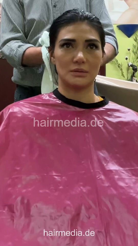2308 Mother Lily shampoo and blow, kid controlled - facecam vertical video