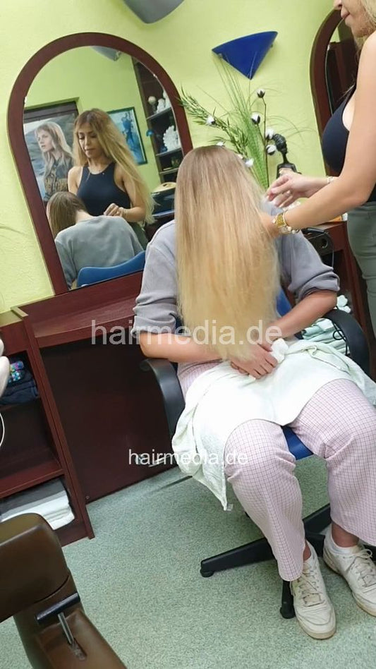 543 LinaW teen by Soraya second run forward shampooing and blow out forward - vertical video