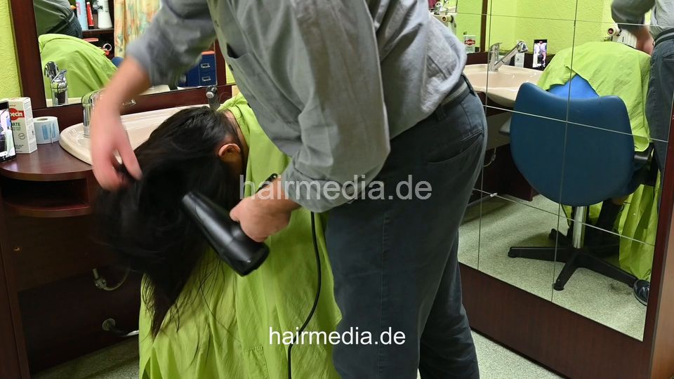 1247 Magui by barber 6 forward blow dry