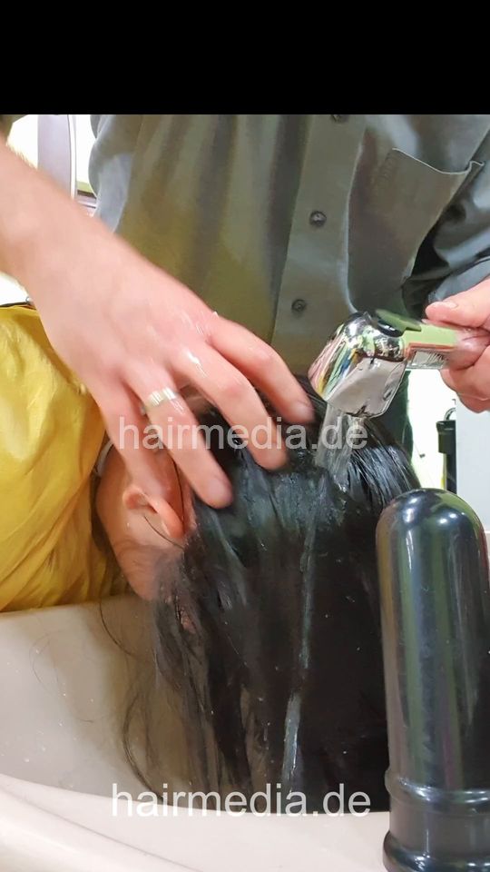 1247 Magui by barber 5 forward shampoo richlather vertical video