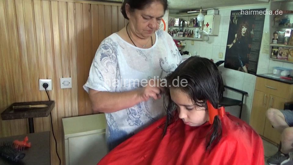 6224 Three girls: MajaM daughter young girl cut and first wetset