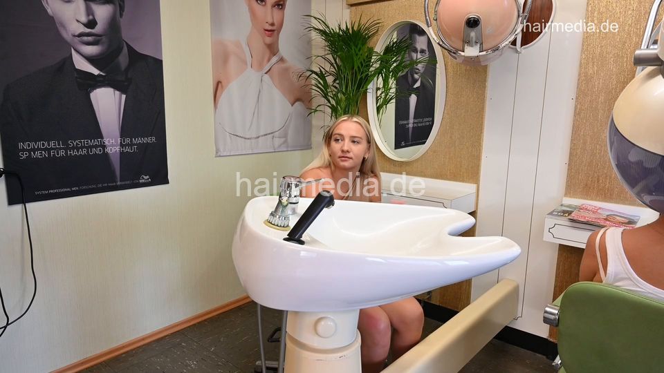 1238 MariaB blonde hair shampoo, blow and curly style
