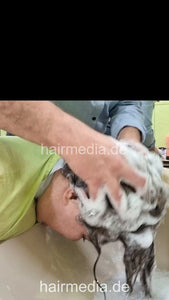 1252 Mashids mom 1 forwardshampoo by barber  vertical video
