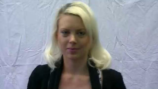 1213 Model blonde backward shampooing by mature barberette