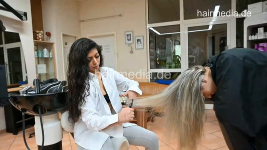 542 Dragica and Nasrin 4 cutting drycut Dragica forward kneeling