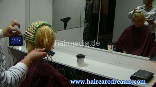Oliya blonde perm