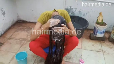 1242 Priya Forward Hair Wash By Self And Mother