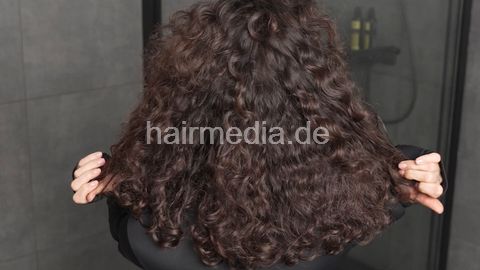 Sabo Ukrainian lady self shower shampoo and blow dry permed hair