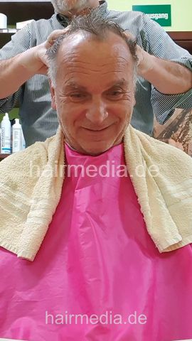 Sigi by barber scalp massage haircut, blow