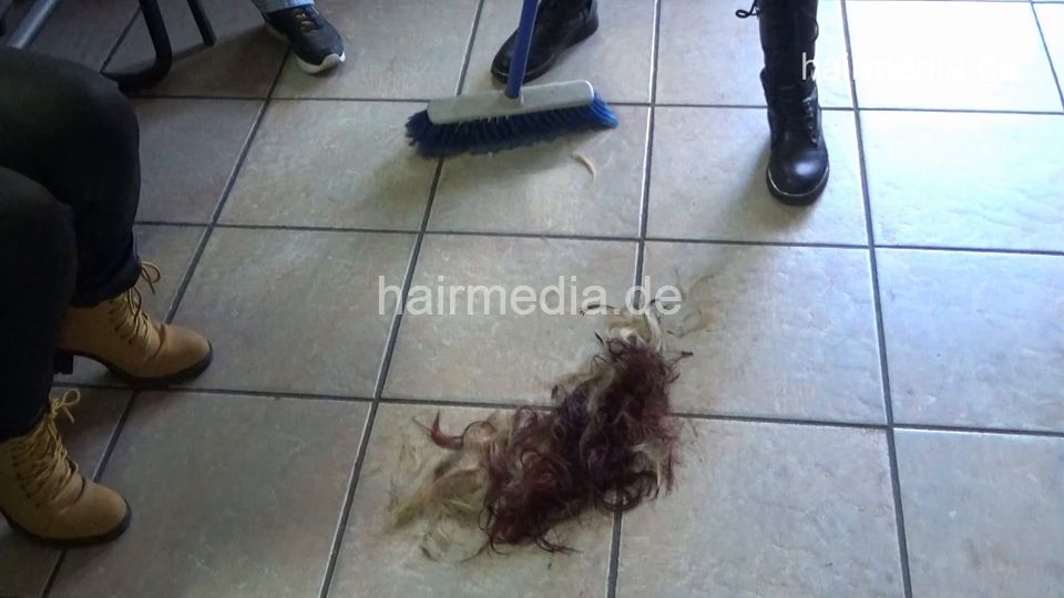6229 Slobodanka shampoo, haircut and metal rollers wetset