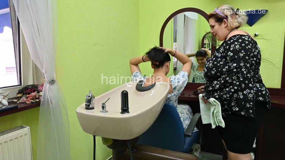 1237 SofiaK by LauraBa 1 backward salon shampooing thick black hair