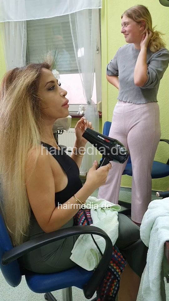 543 Soraya by LinaW first run forward shampooing and blow out forward - vertical video
