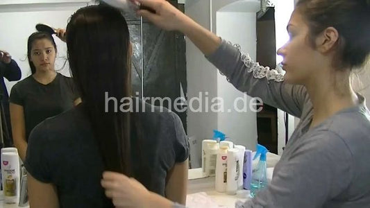 1213 young girls synced shampooing each other