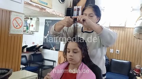 New year girls TeaP daugther shampoo, haircut and wetset by barberette