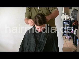 1213 Whole bottle of shampoo by barber yellow multicape pvc cape hair ear and face shampooing