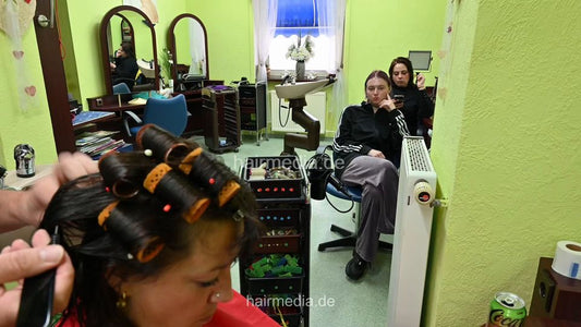 2303 YvonneT 3 wetset Babsi watching