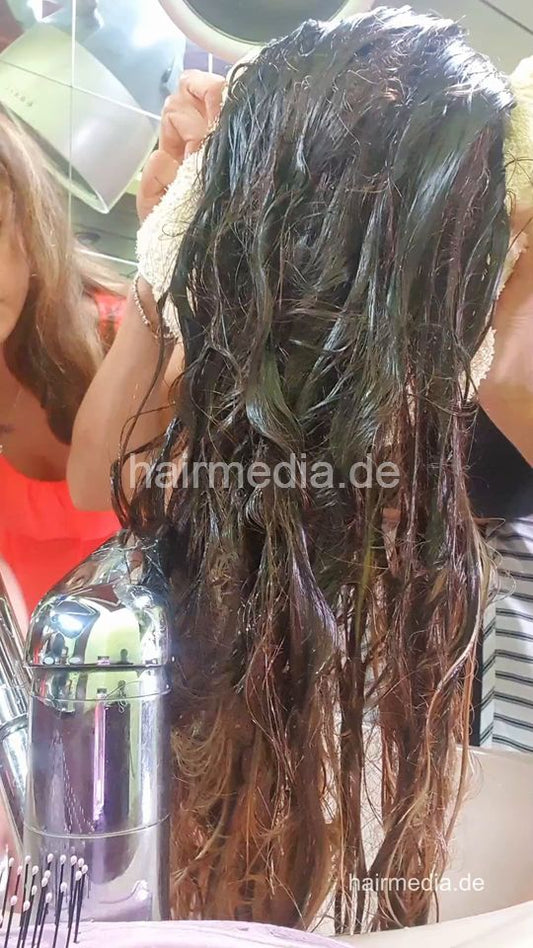 543 Zoya by Leyla second run forward shampooing and blow out forward - vertical video