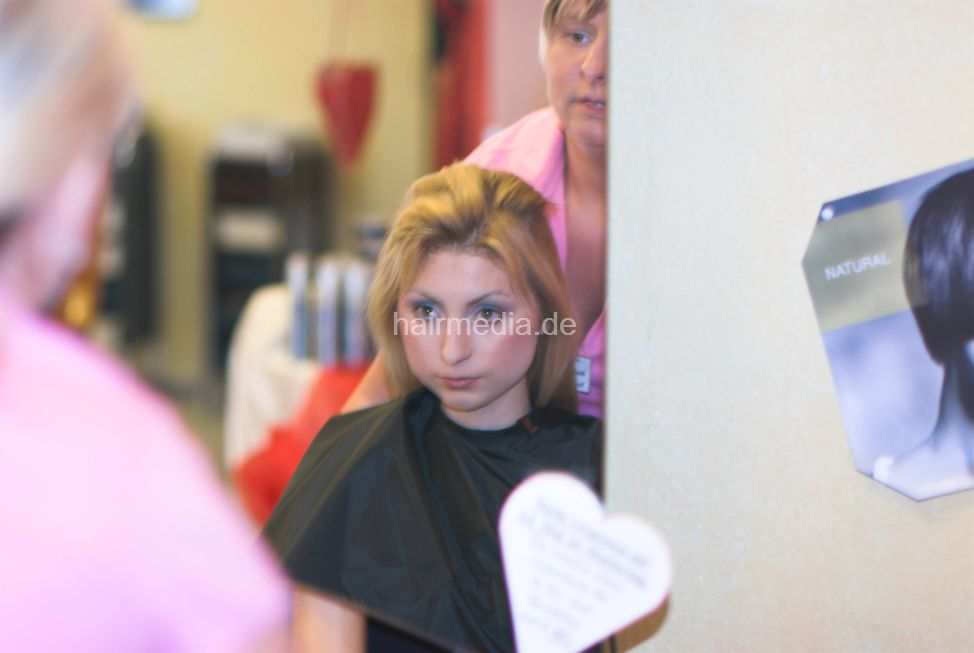 barberette student AnnaG bleaching session in Bamberg hair salon 103 pictures for download