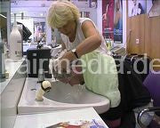 Erfurt salon male client forward shampooing and style by barberette