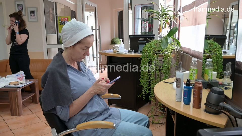 7203 elder Lady 2 haircut