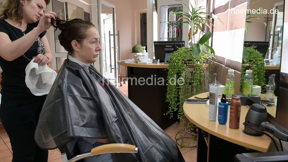7203 elder Lady 2 haircut