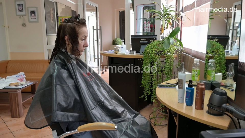 7203 elder Lady 2 haircut