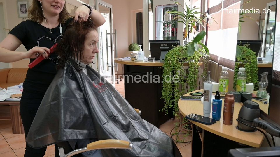 7203 elder Lady 2 haircut