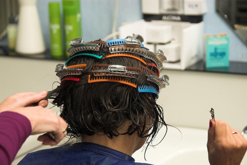 Classic Finger Wave with Aluminum Clips Hand-Laid Water Wave using Aluminium Water Wave Clips – Salon Rathai Gersfeld 2003