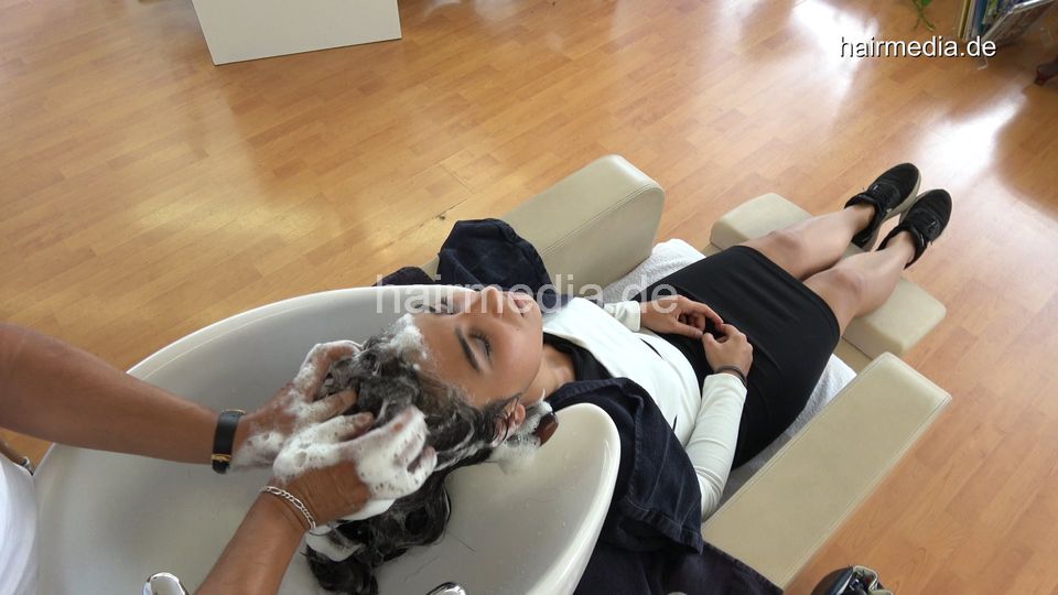 8158 Kübra 1 backward wash by barber